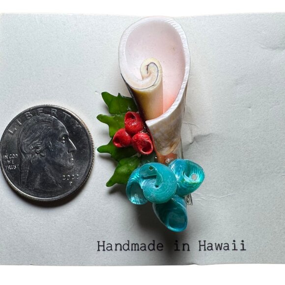 Hawaiian Sea Shell Christmas Brooch Pin Holly and Ivy with Shells - Picture 2 of 5